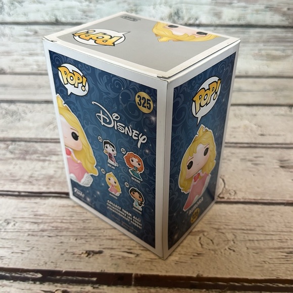 Funko Disney Aurora Sleeping Beauty 325 - Picture 3 of 3